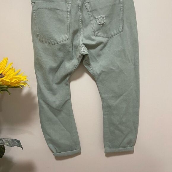 Messed Up Saints Boyfriend Jean in Faded Khaki
One Teaspoon
Size 25 NWT - Picture 8 of 10